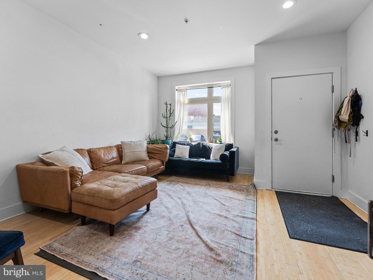 2034 Trenton Avenue photo 3