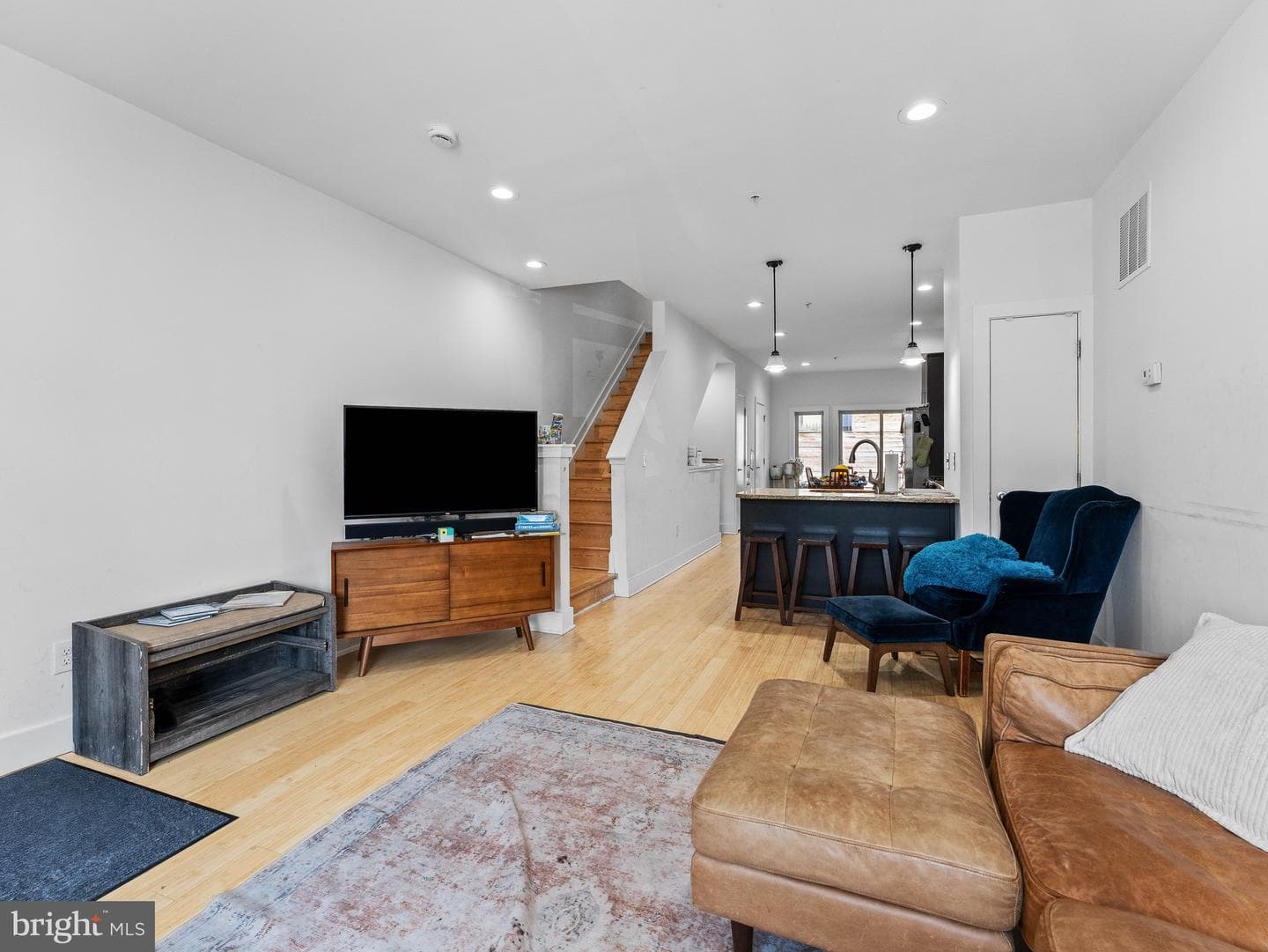 2034 Trenton Avenue photo 4