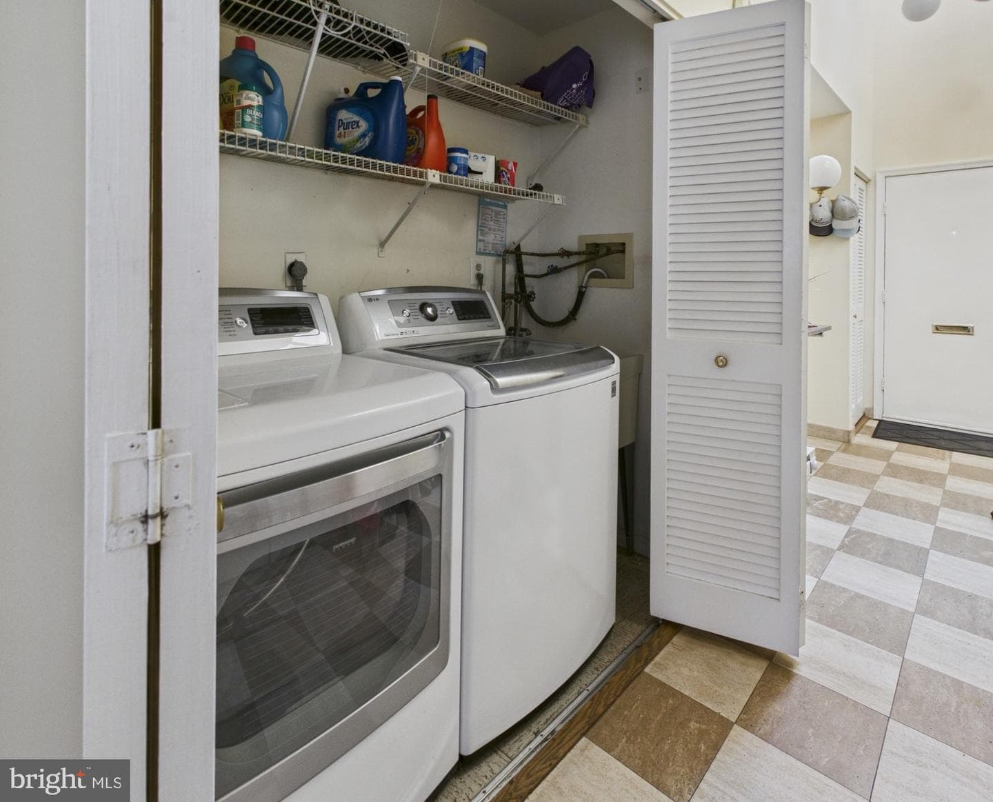 2036 Appletree Street photo 9