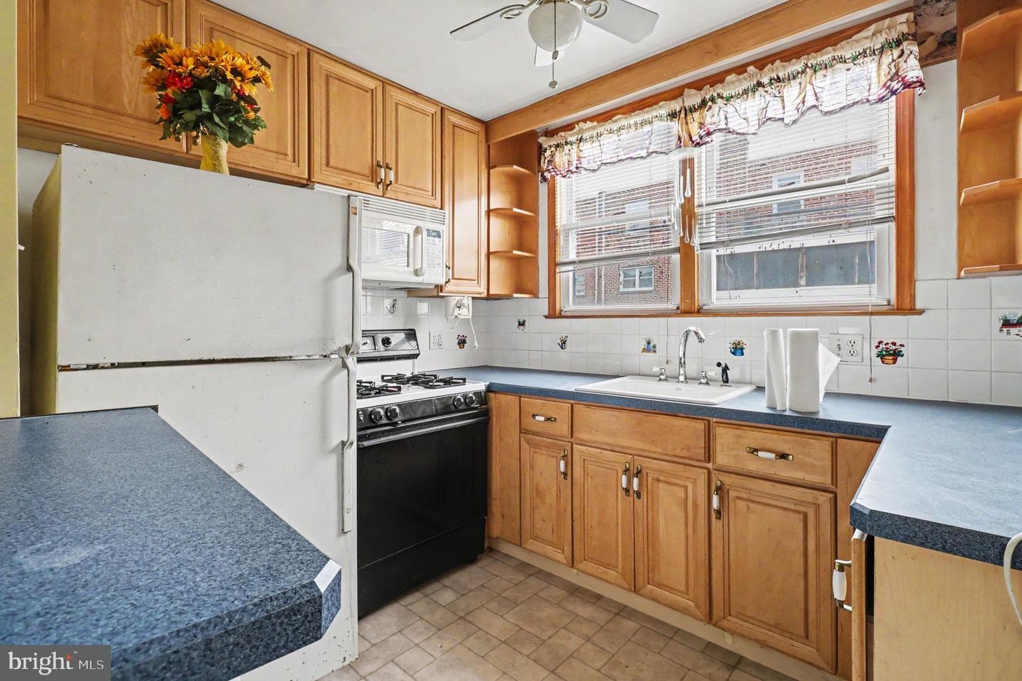 7186 Montague St photo 7