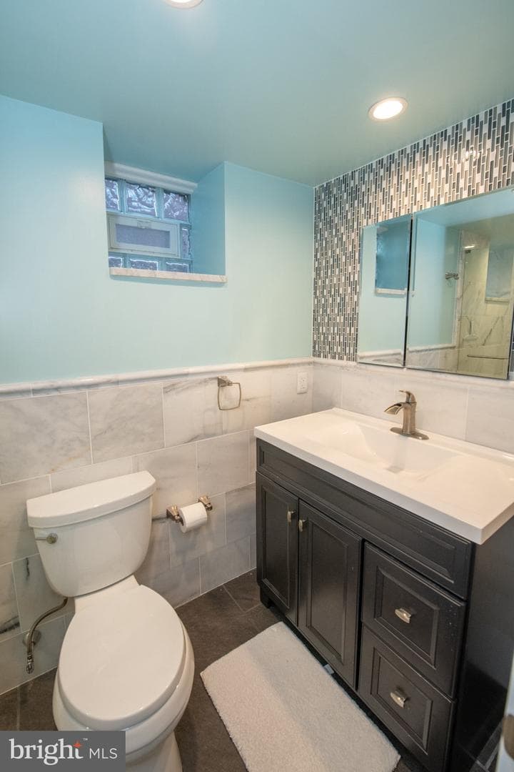 8734 Frontenac Street photo 19