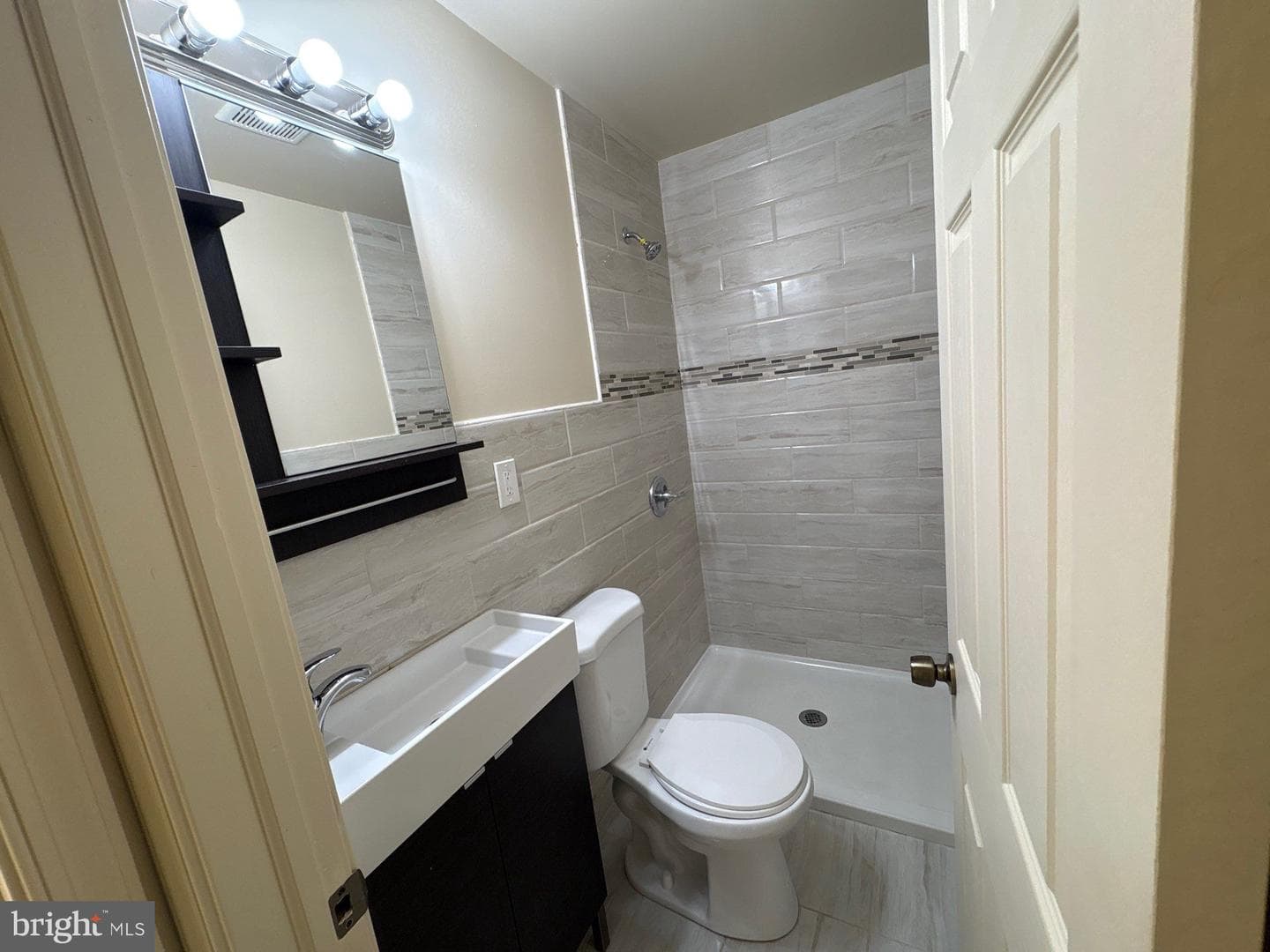 404 W Winona Street photo 8