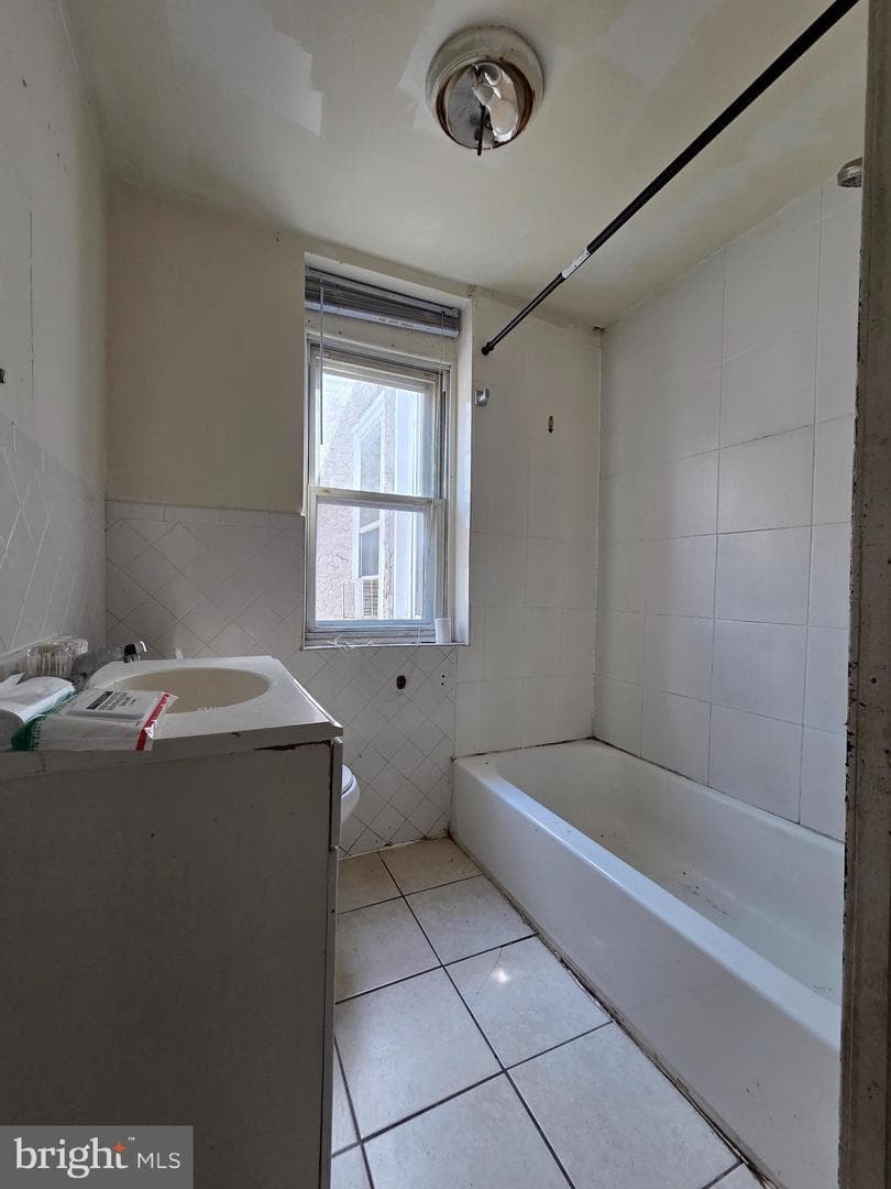 2831 N Howard St photo 12