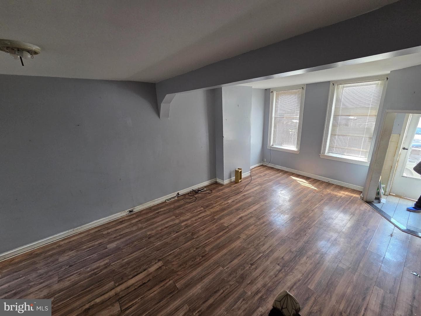 2831 N Howard St photo 3