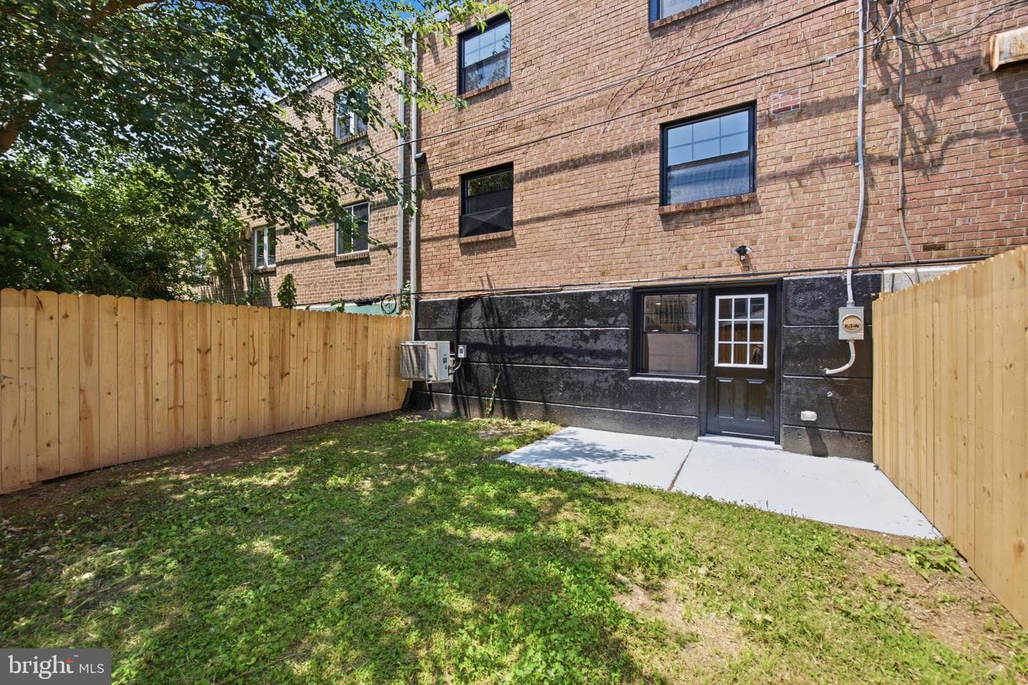 861 N 7th Street photo 34