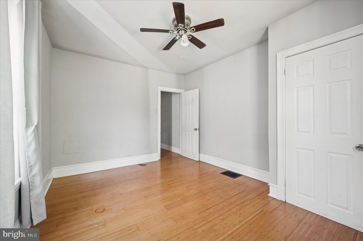 809 E Locust Avenue photo 20