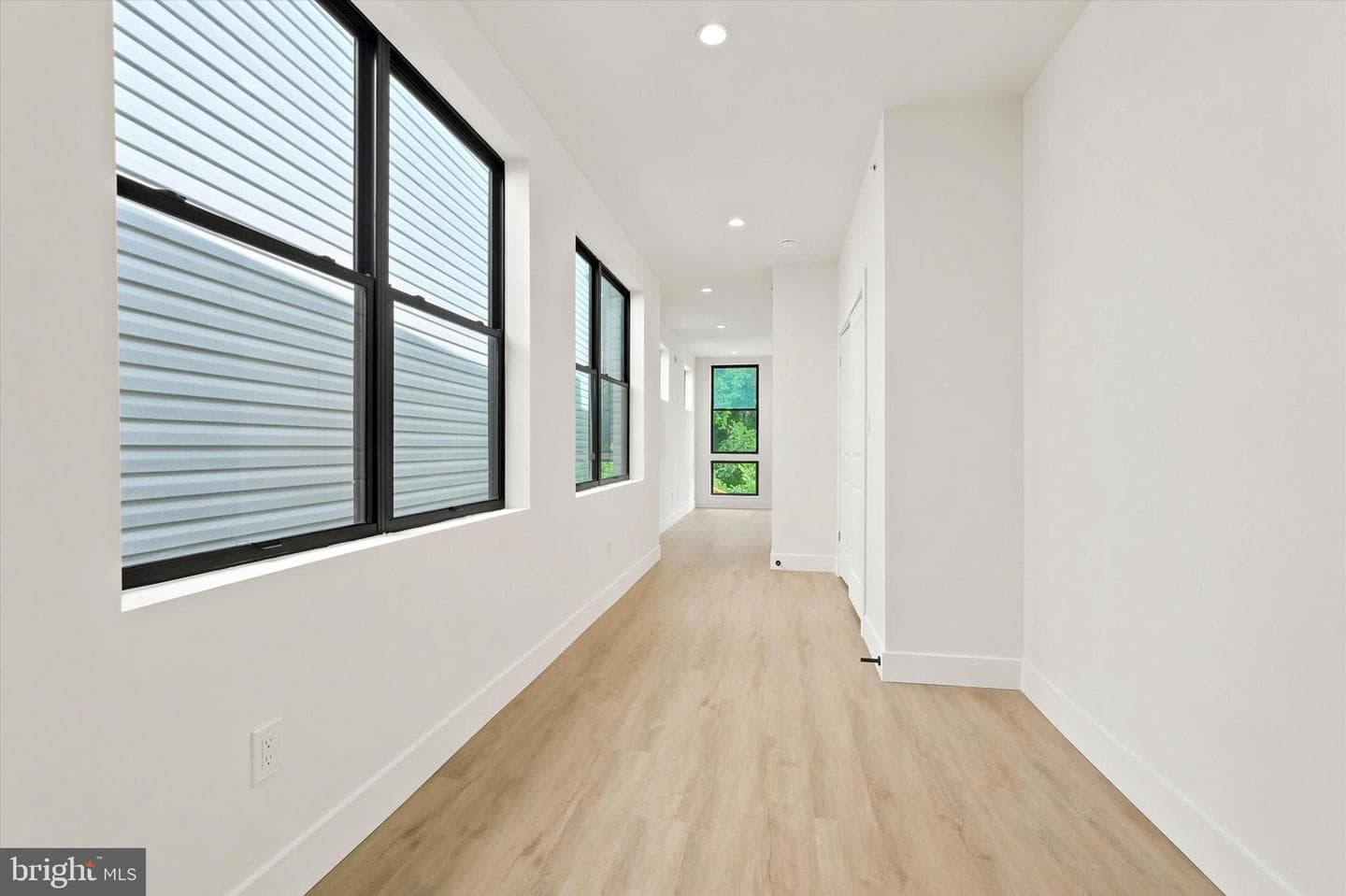 330 Carson Street photo 20