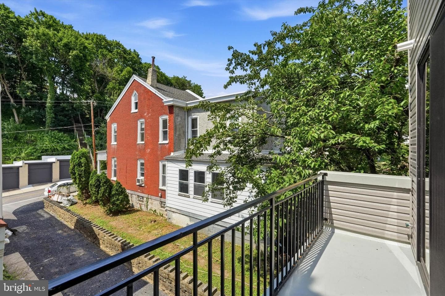 330 Carson Street photo 25