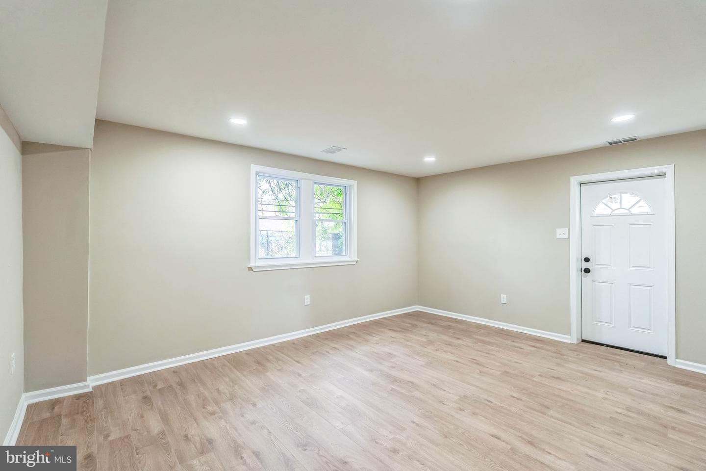 5734 Harbison Ave photo 22