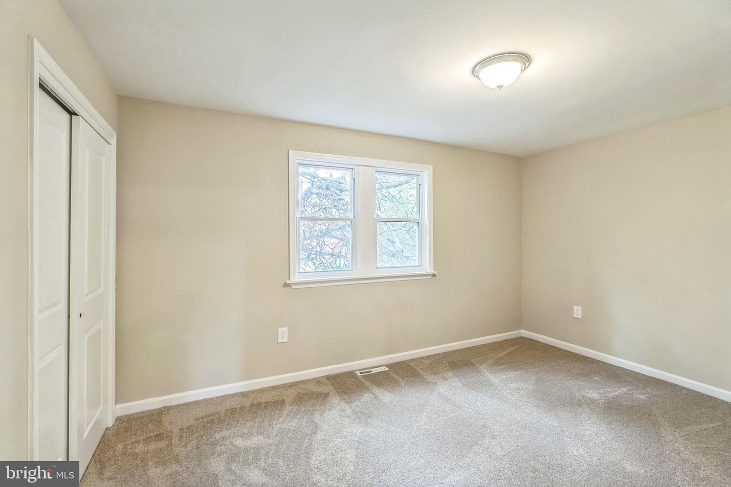 5734 Harbison Ave photo 23