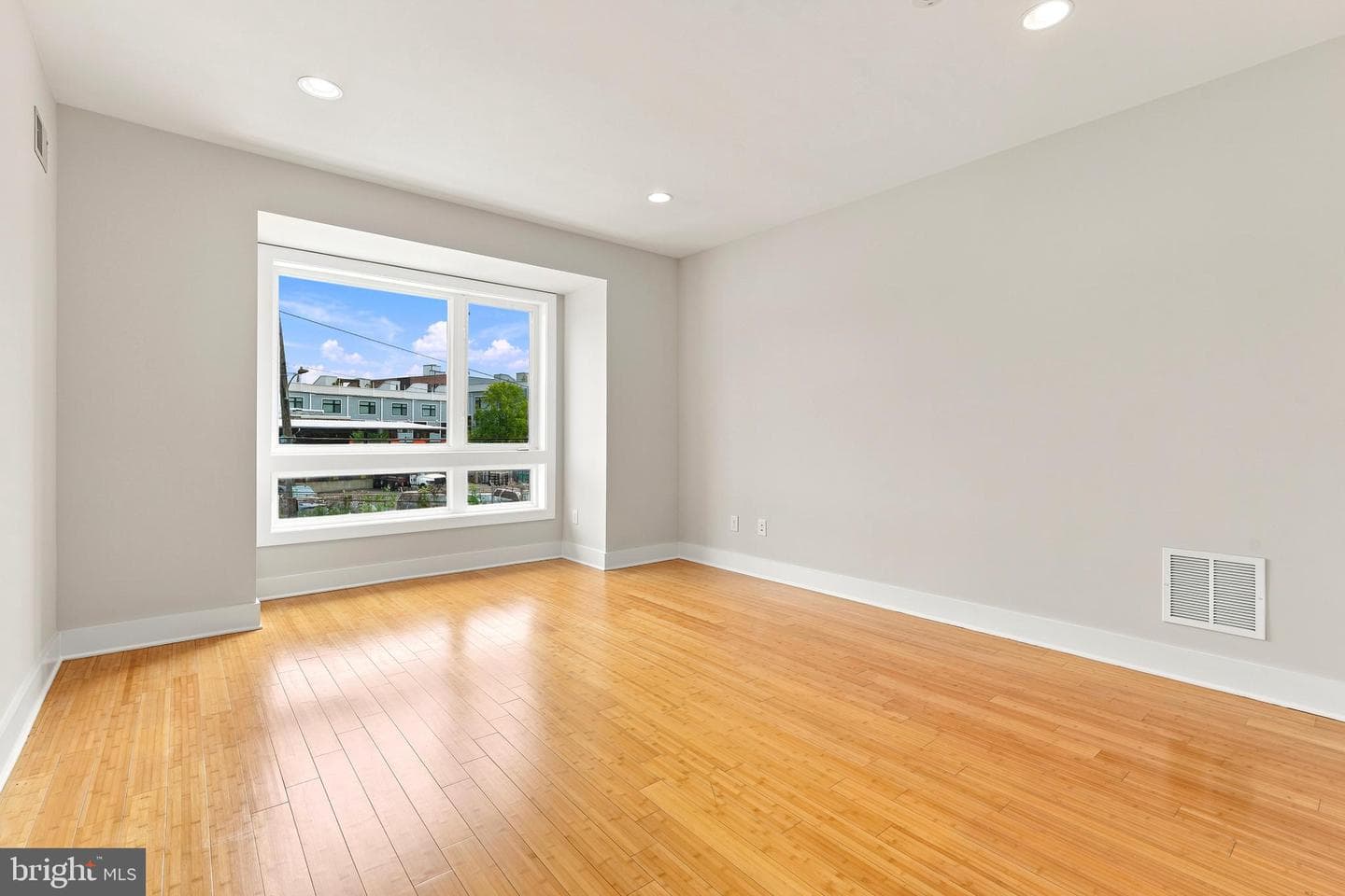 2022 Trenton Avenue photo 23