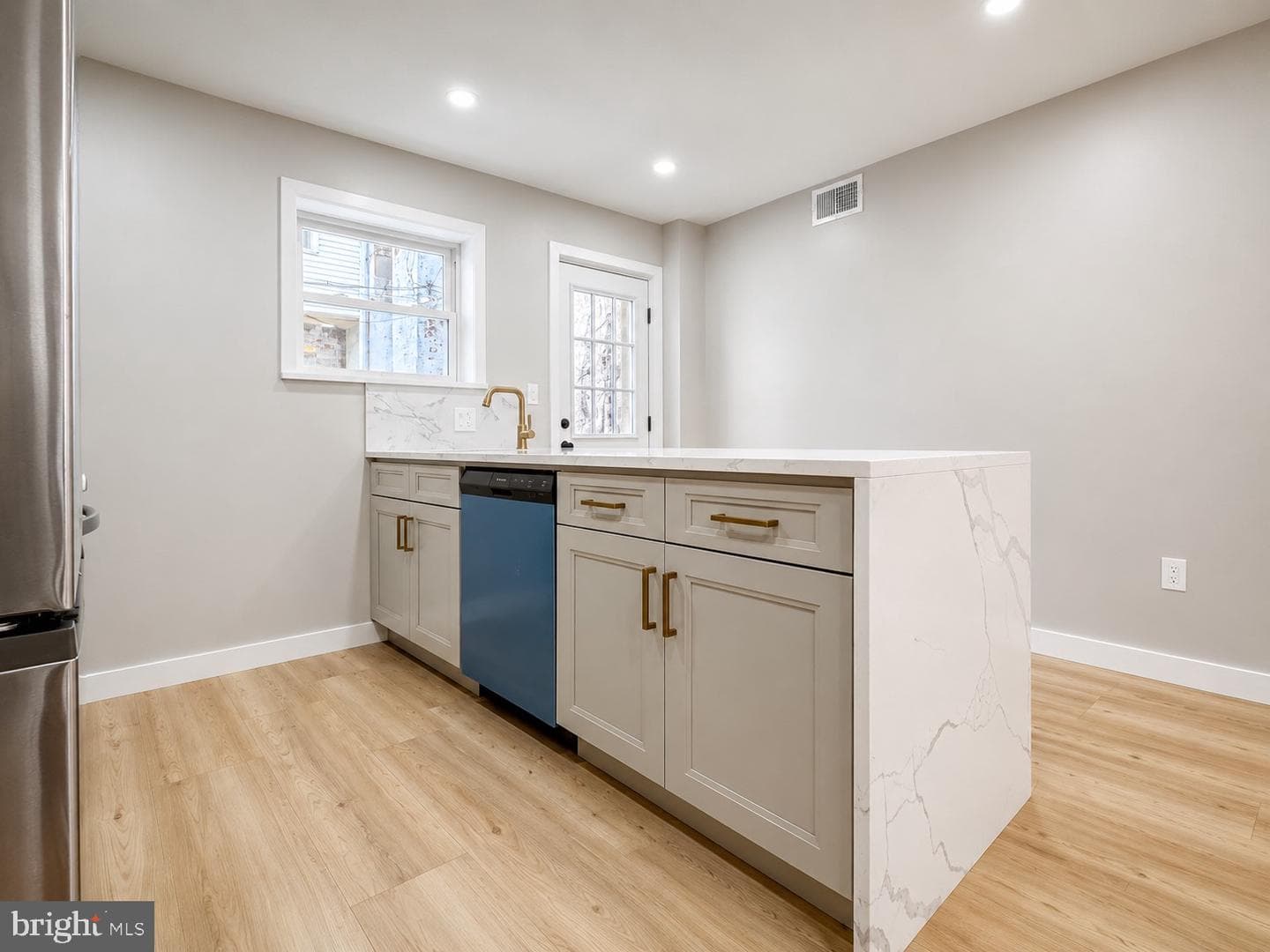 2251 S Hicks Street photo 6