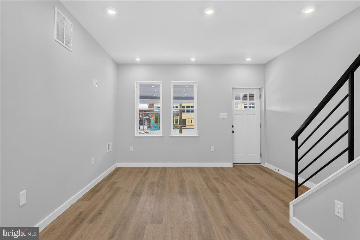 4929 Ogden Street photo 12