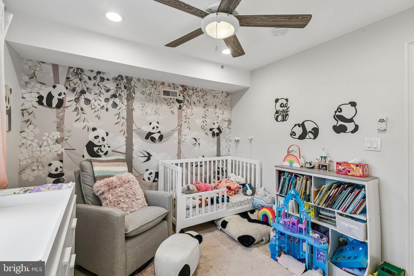 2045 Saint Albans Street photo 19