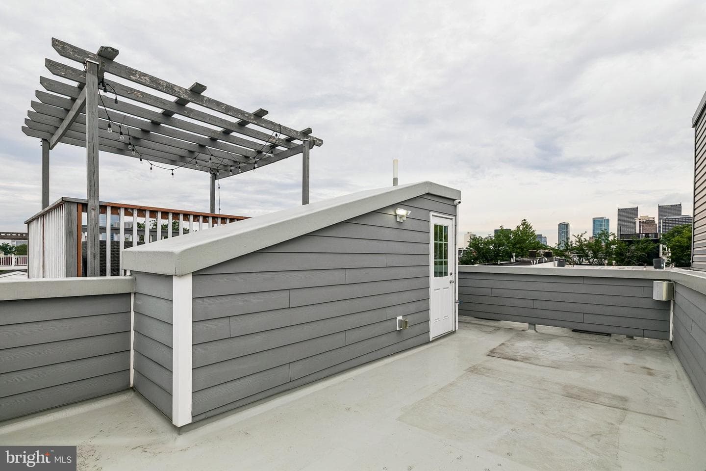 2045 Saint Albans Street photo 30