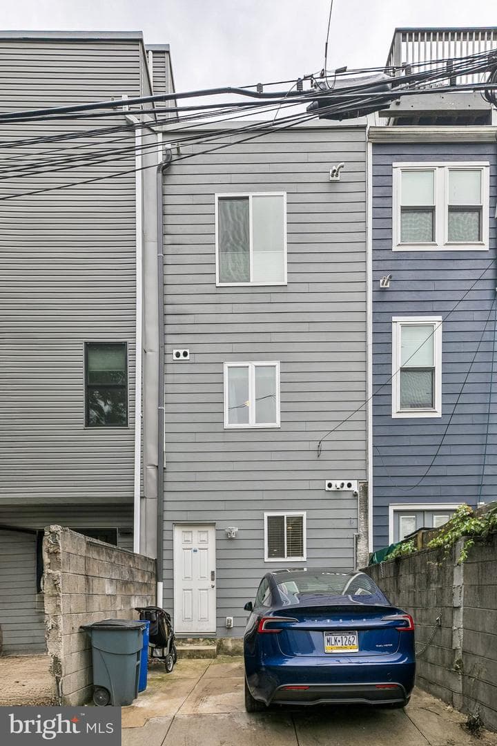 2045 Saint Albans Street photo 4