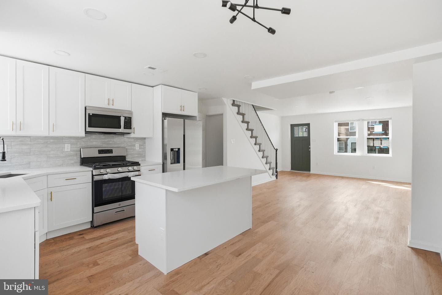 5544 Windsor Street photo 17