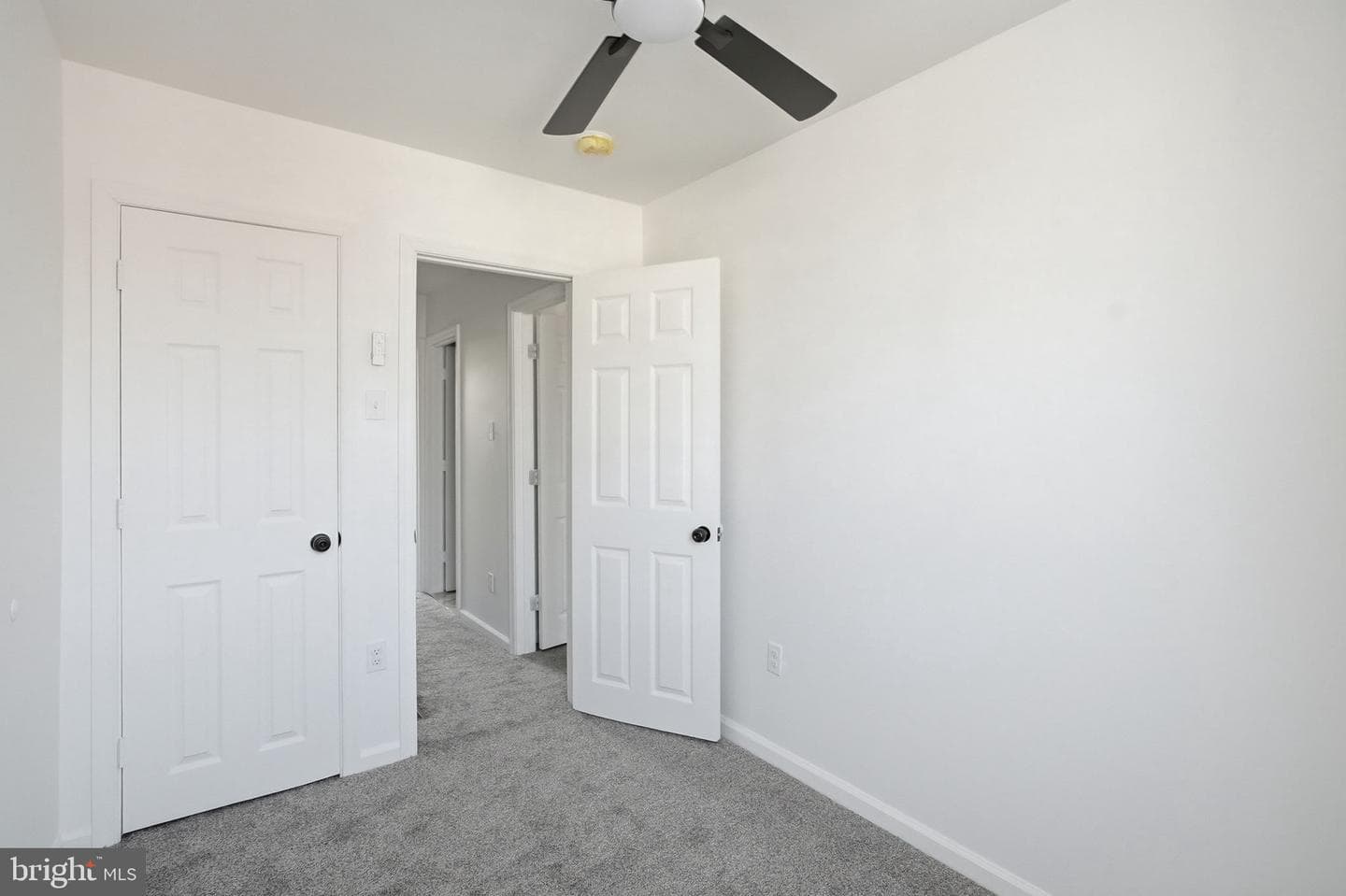 5544 Windsor Street photo 25