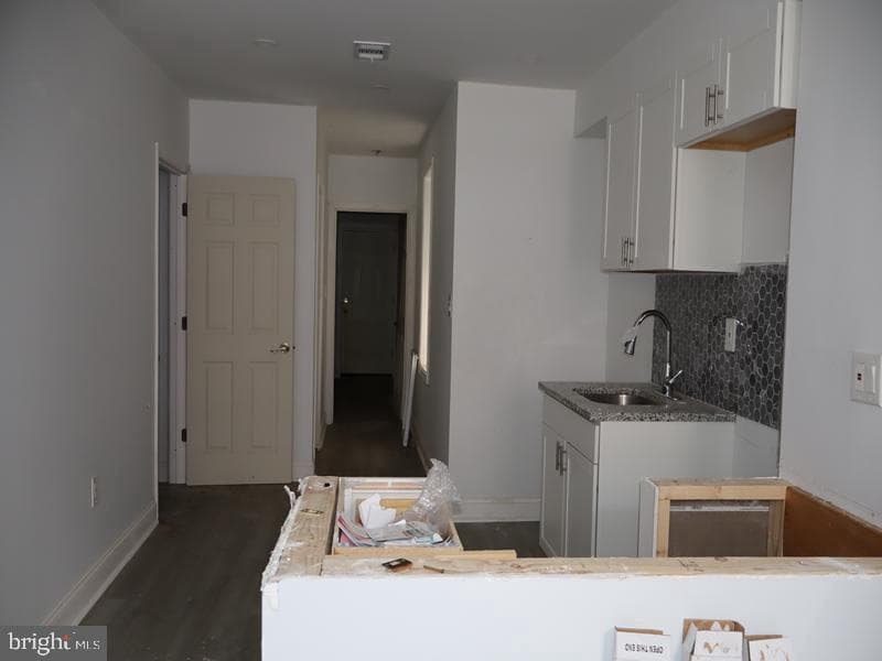 2113 N Woodstock Street photo 9