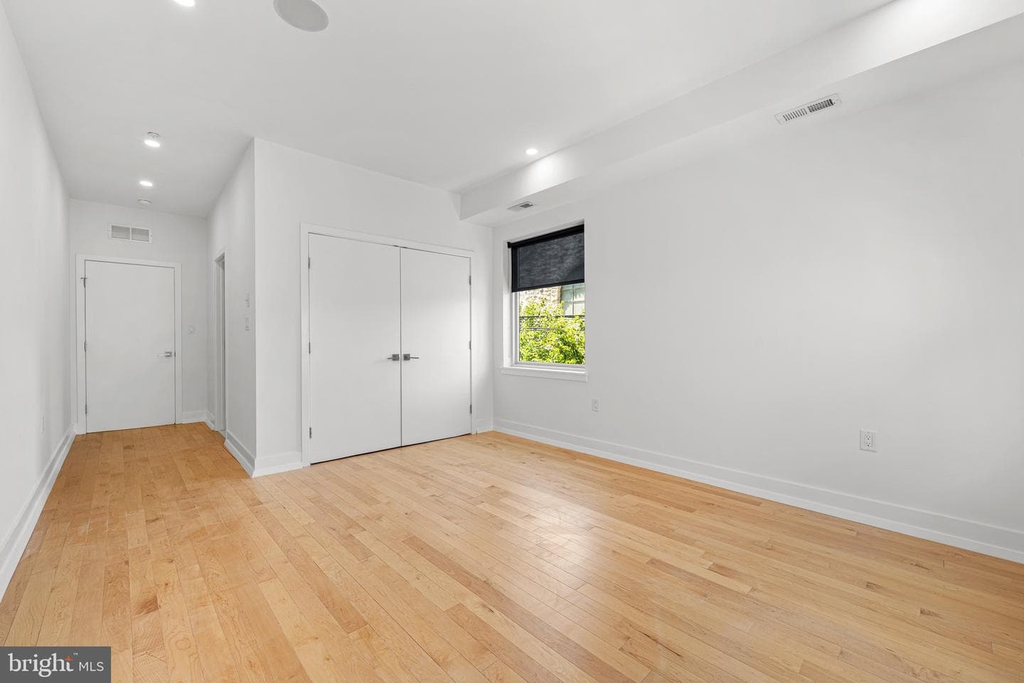 2300 E Dakota Street photo 16