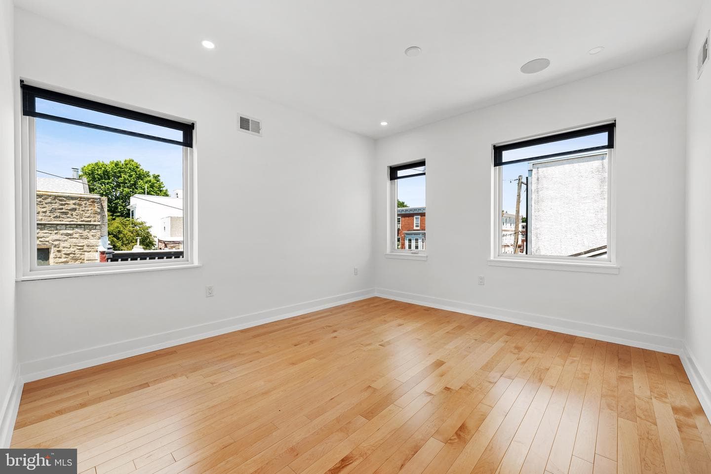 2300 E Dakota Street photo 21