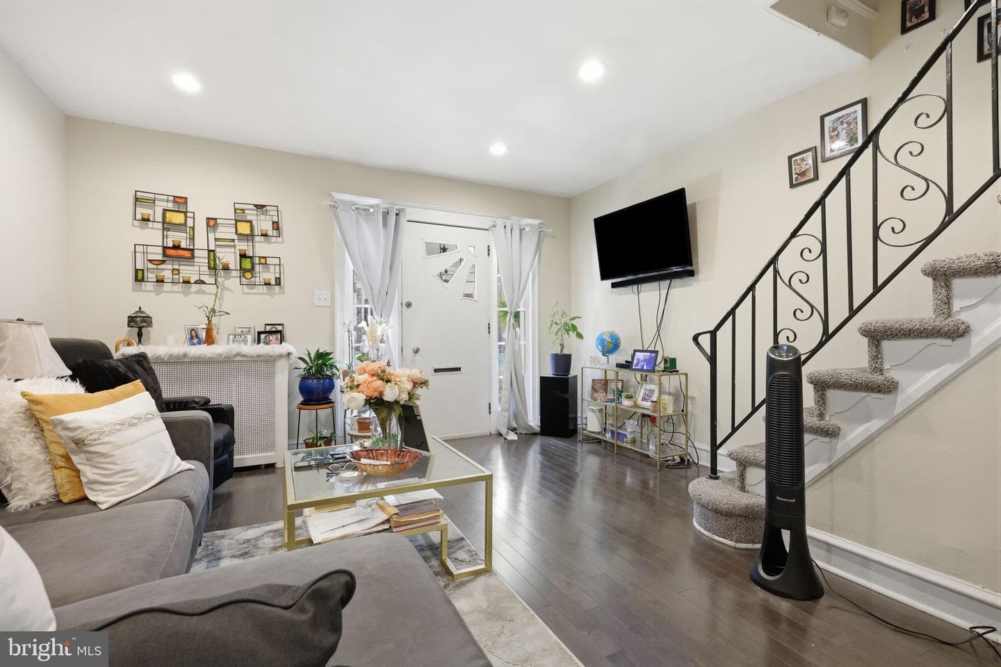 2047 E Rittenhouse Street photo 4