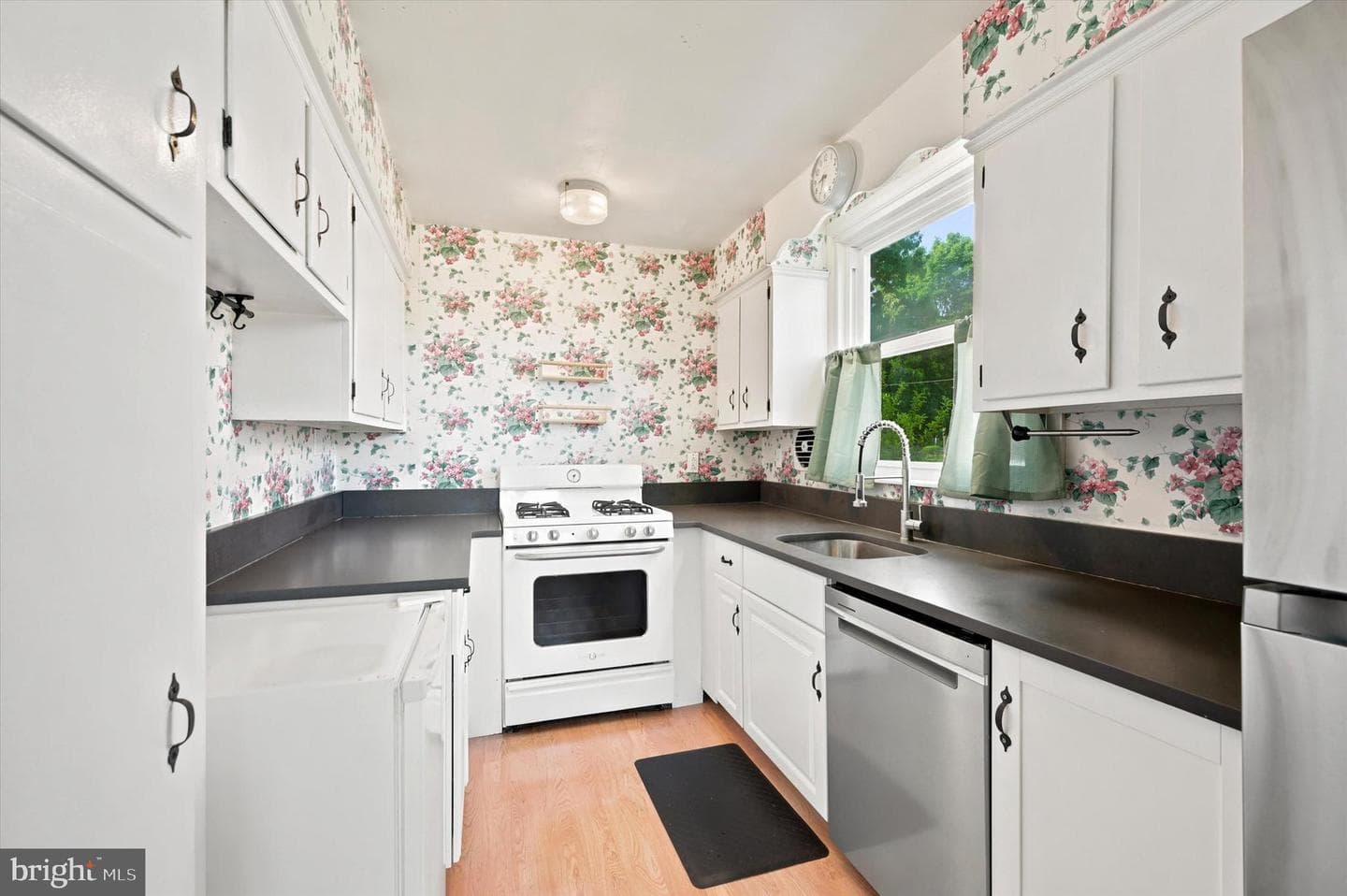 506 Gates Street photo 8