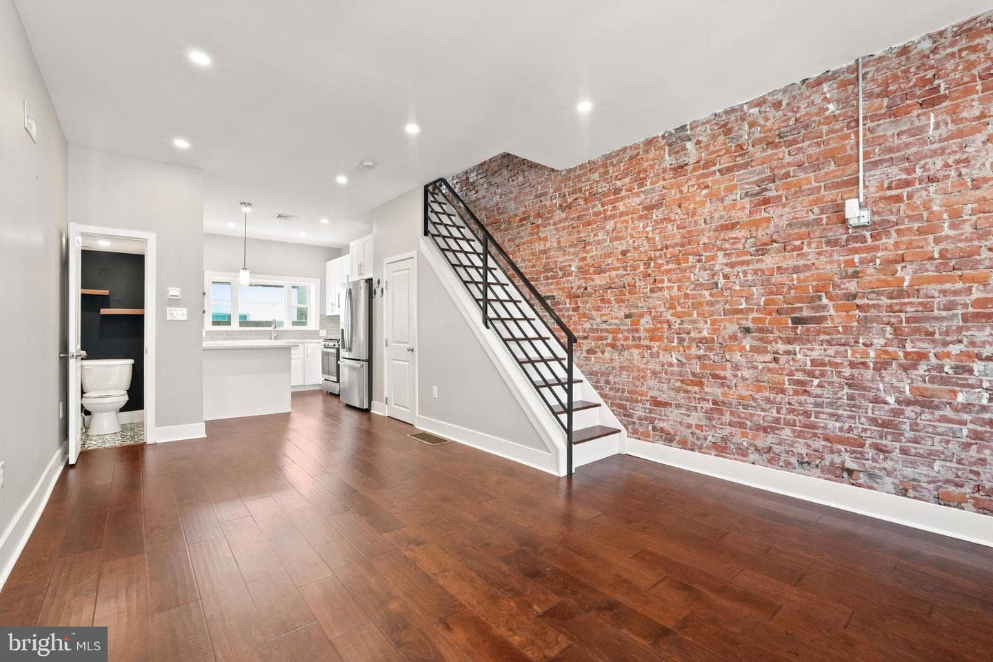 2513 S Clarion Street photo 3