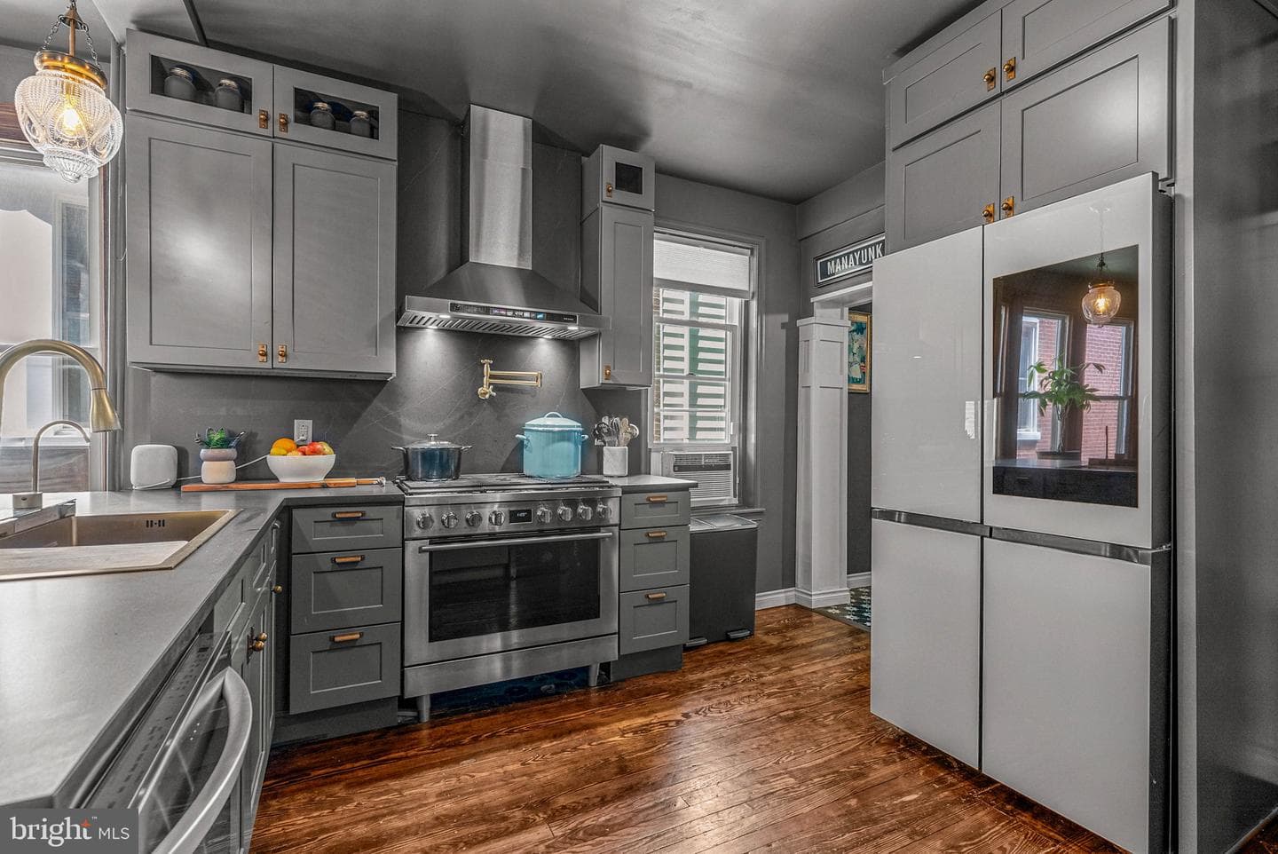 558 Jamestown Street photo 14