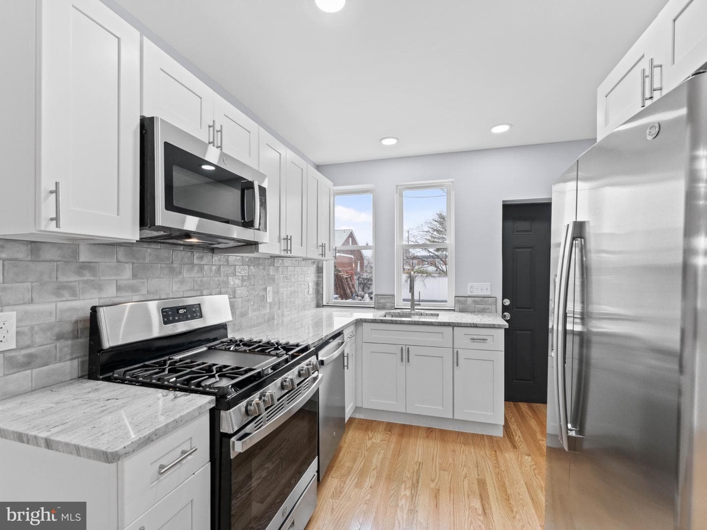 5812 N American Street photo 10