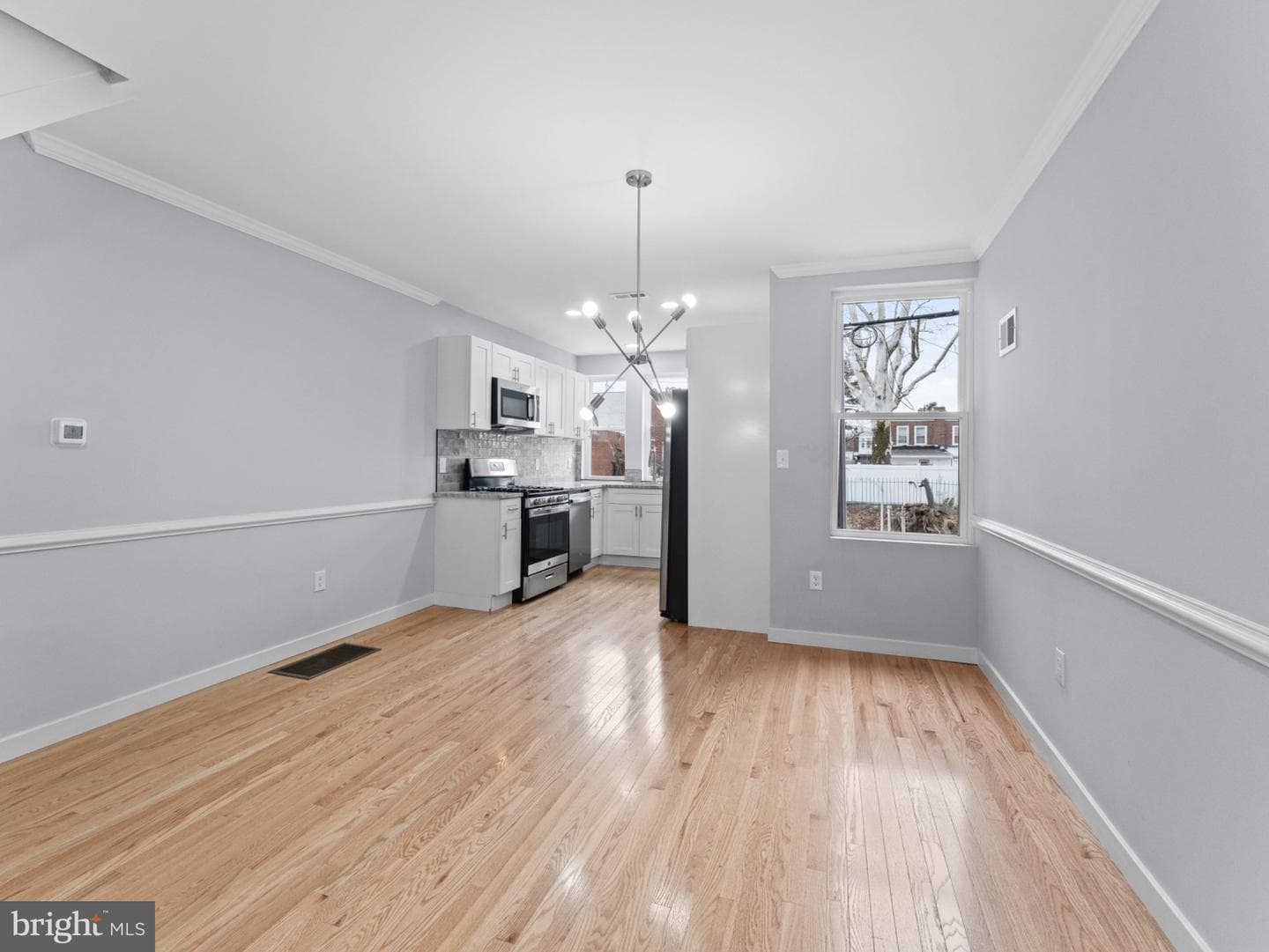 5812 N American Street photo 8