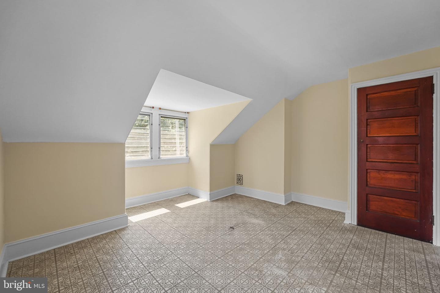 31 E Gravers Lane photo 29