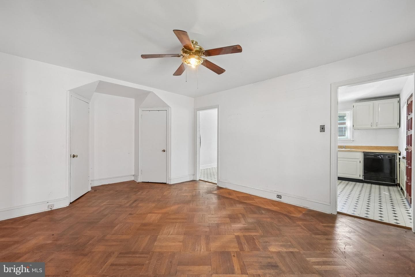 914 E Dorset Street photo 6