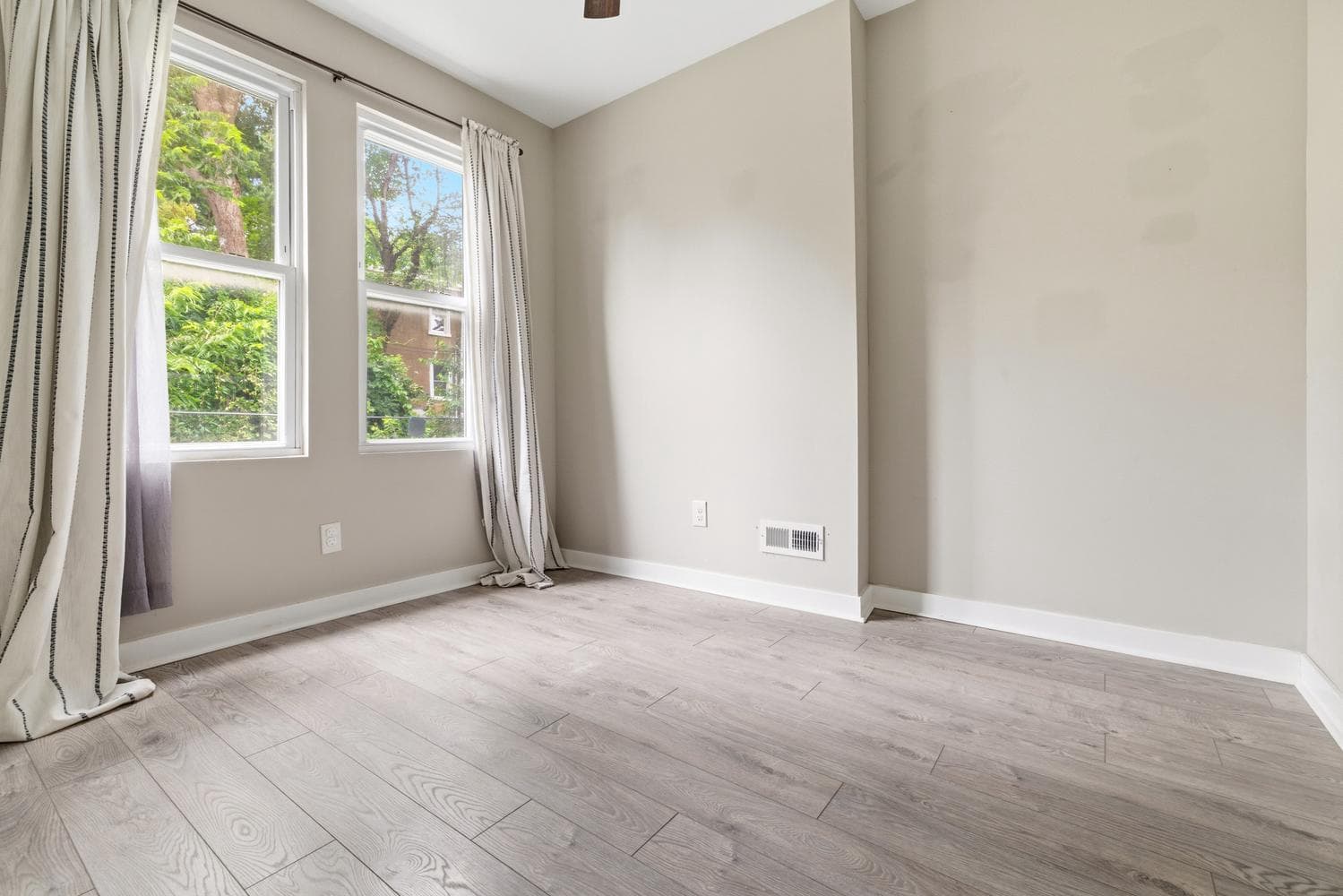 57 E Hortter Street photo 18