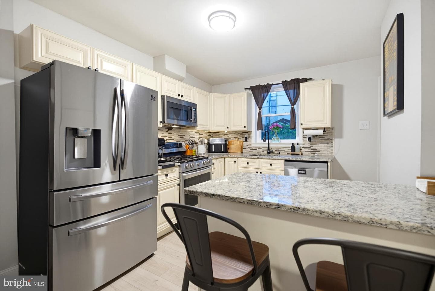 715 Emily Street photo 10