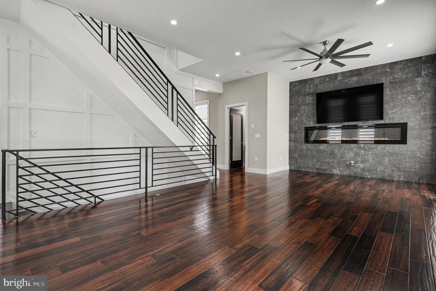 480 Evergreen Avenue photo 5