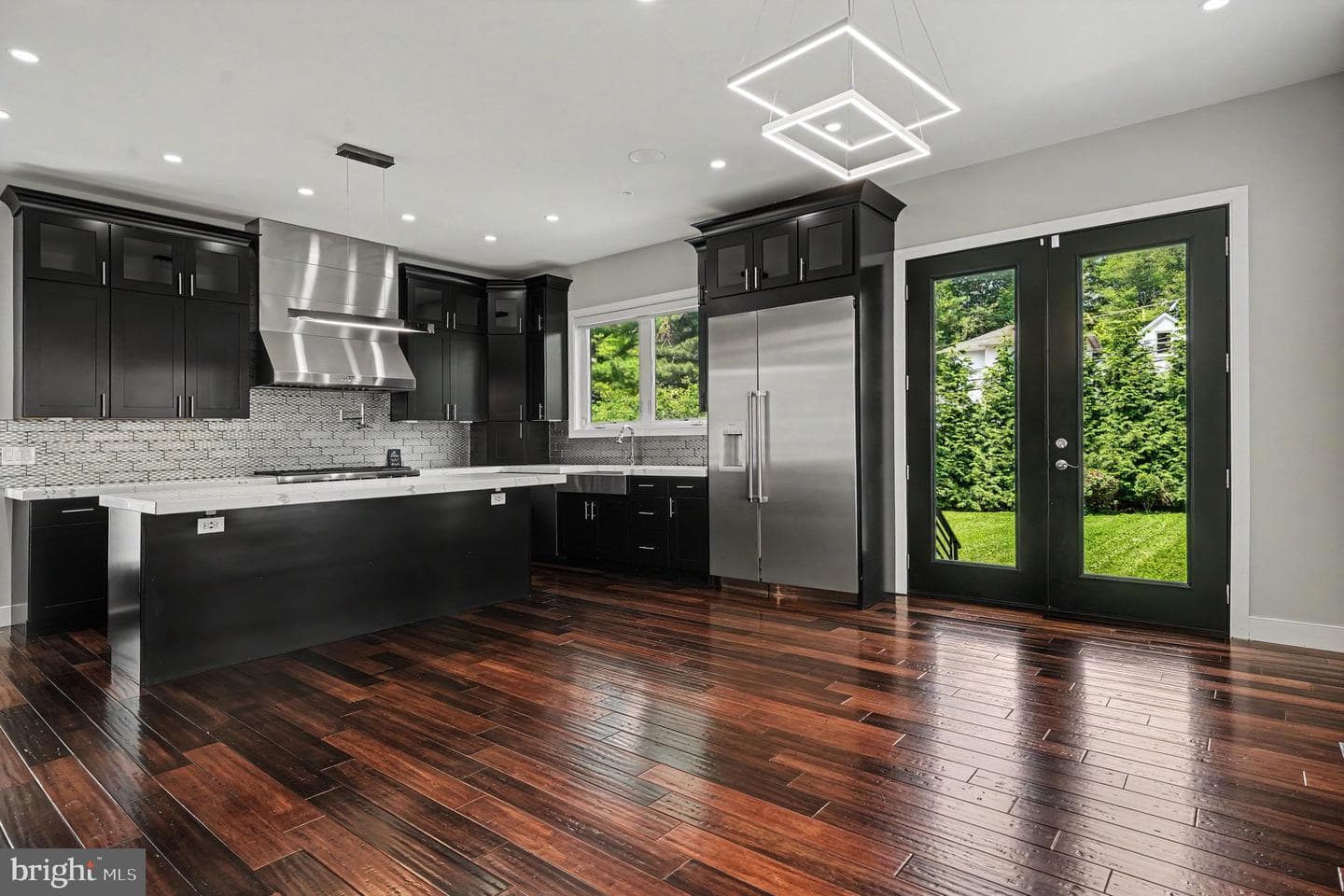 480 Evergreen Avenue photo 9