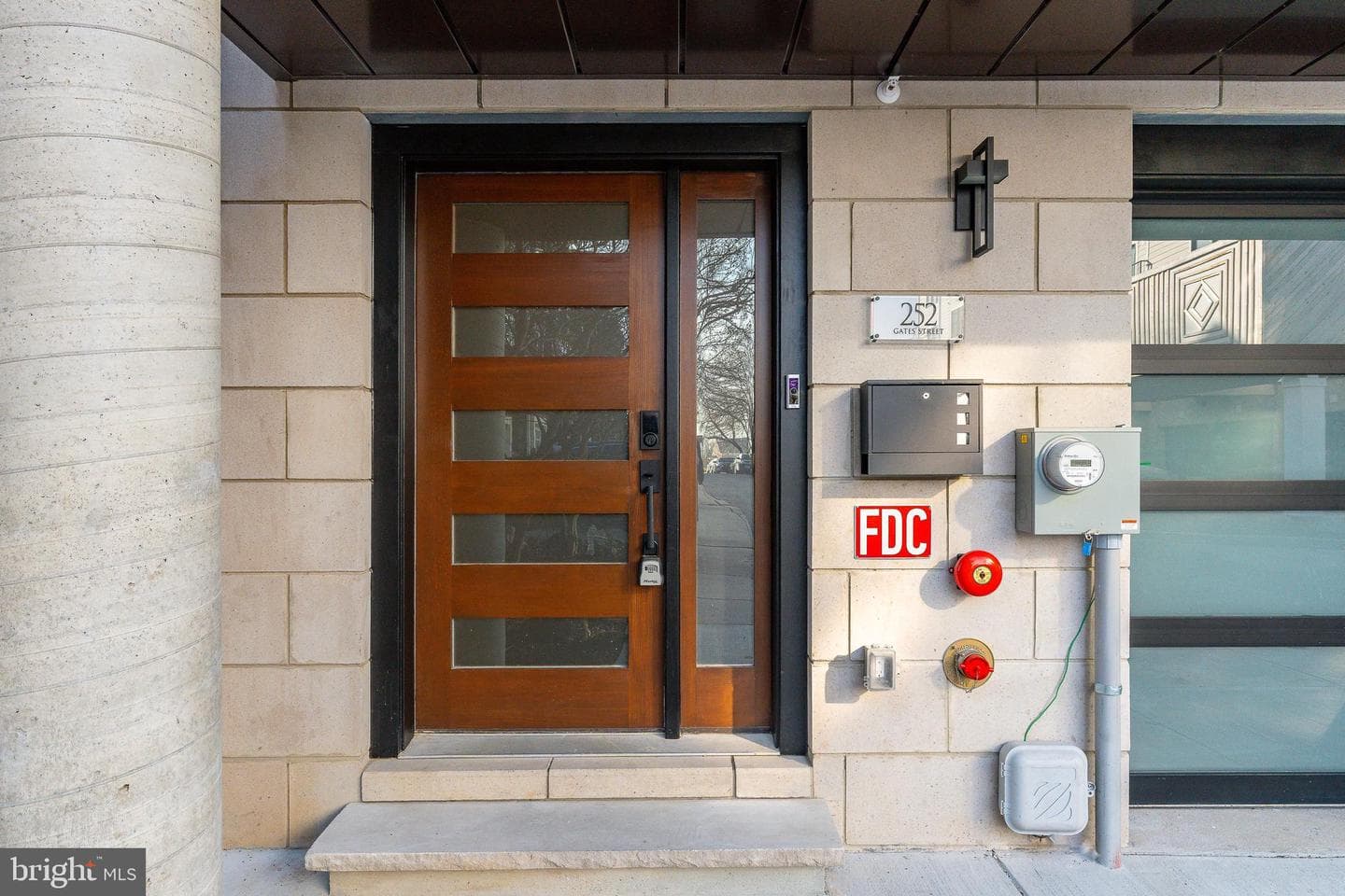 252 Gates Street photo 3