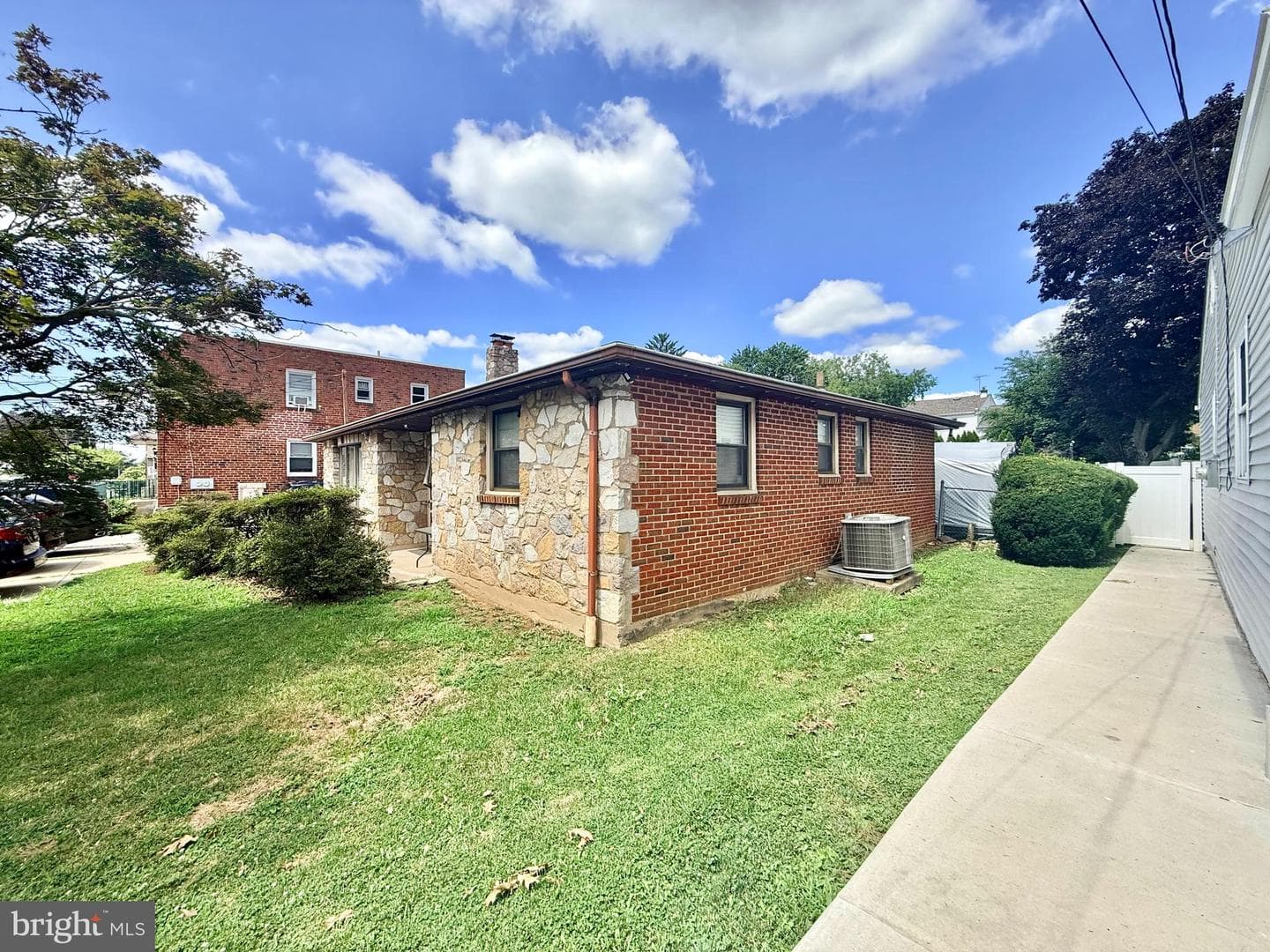 9612 Hilspach Street photo 5