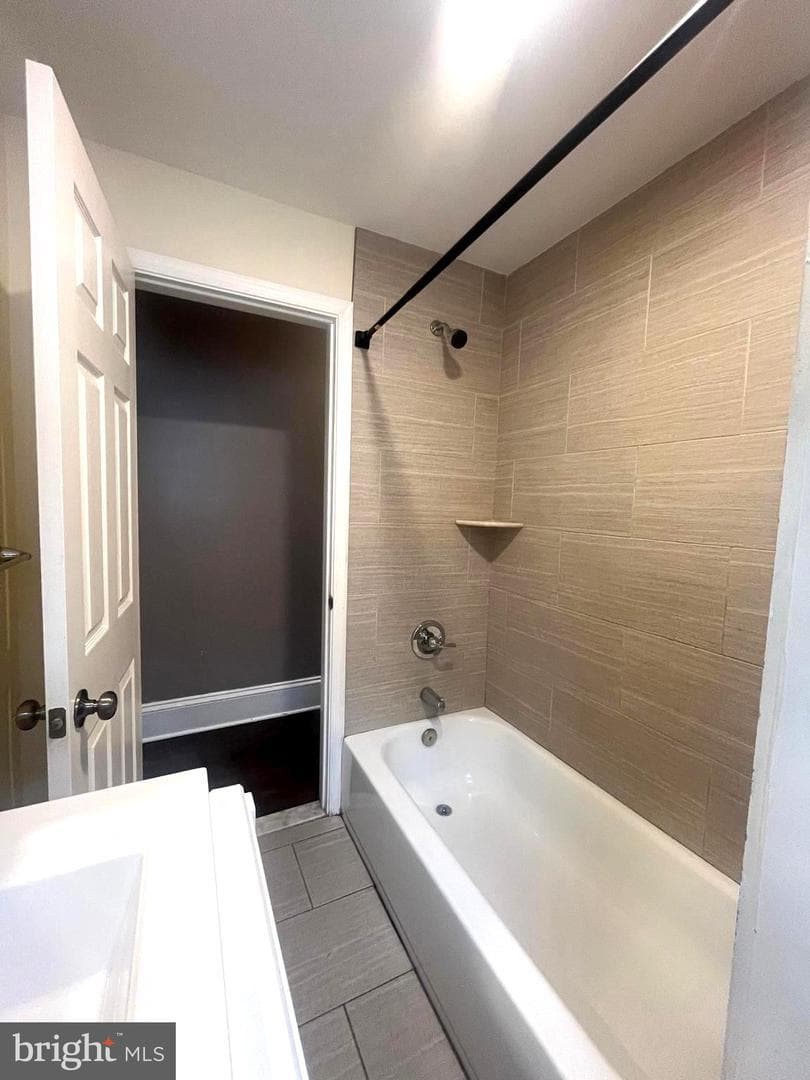 1109 W Silver Street photo 19