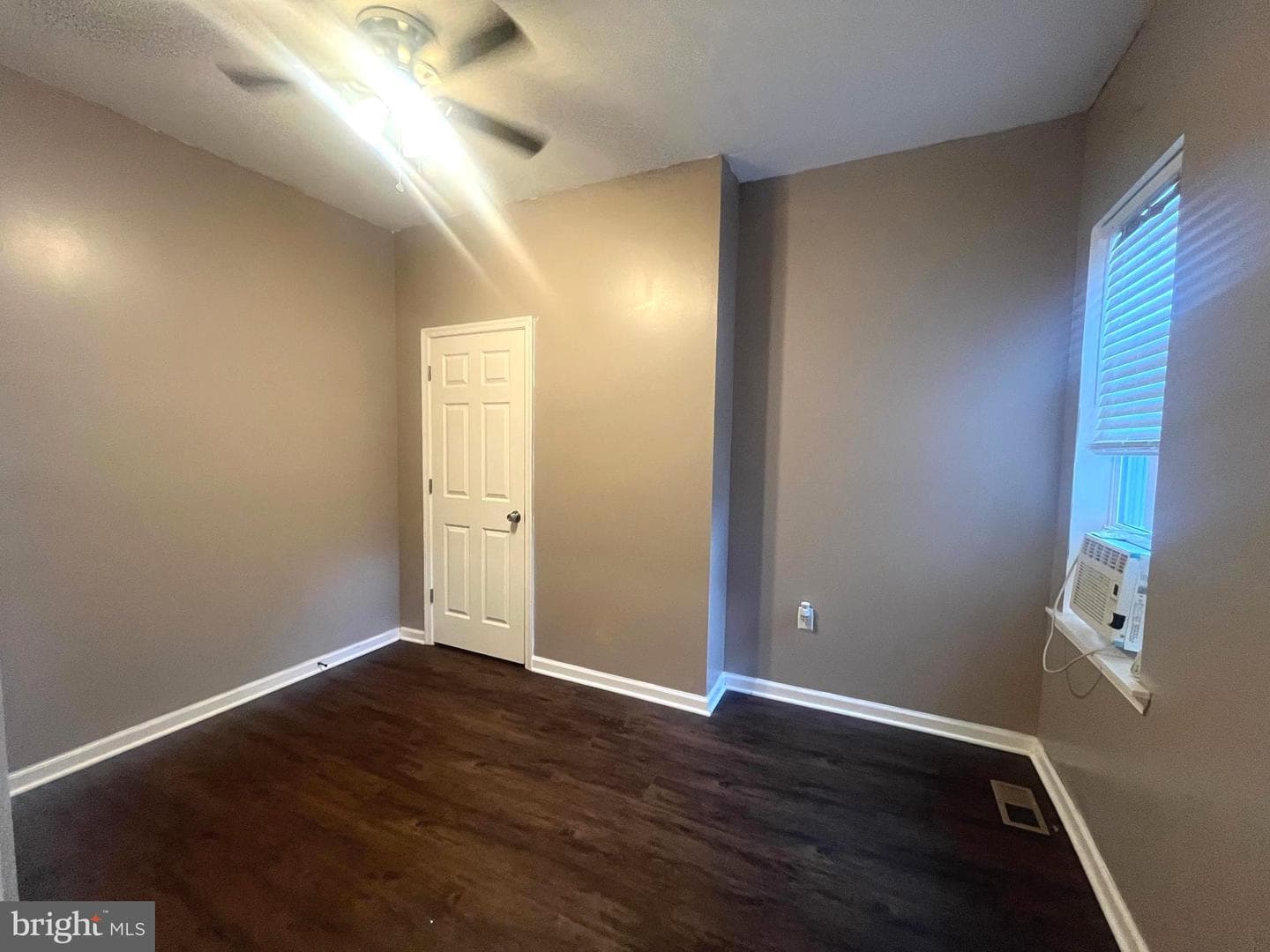 1109 W Silver Street photo 26