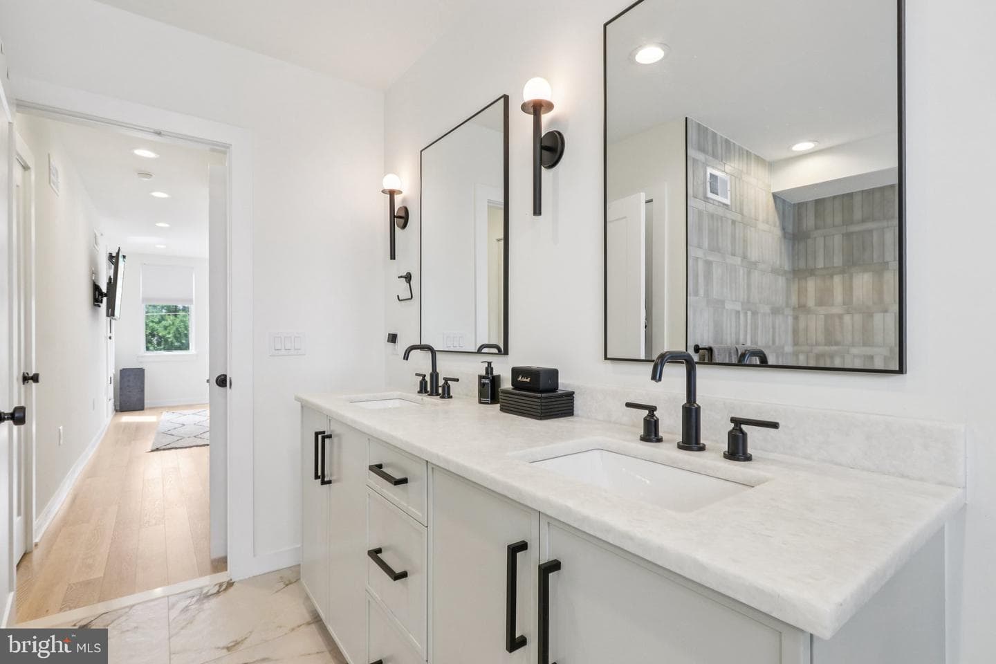 953 N Marshall Street photo 32