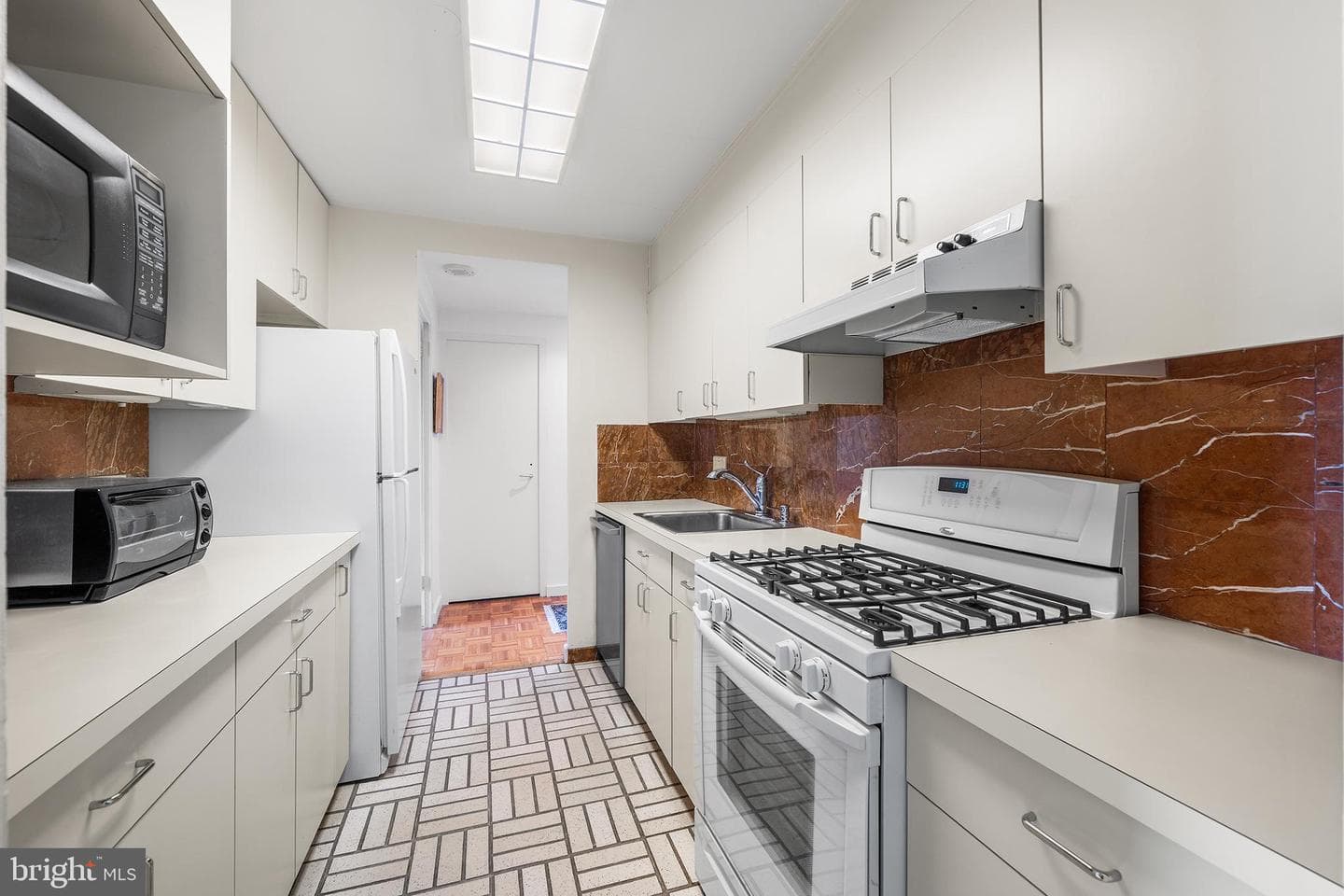 604 S Washington Square #1905 photo 16