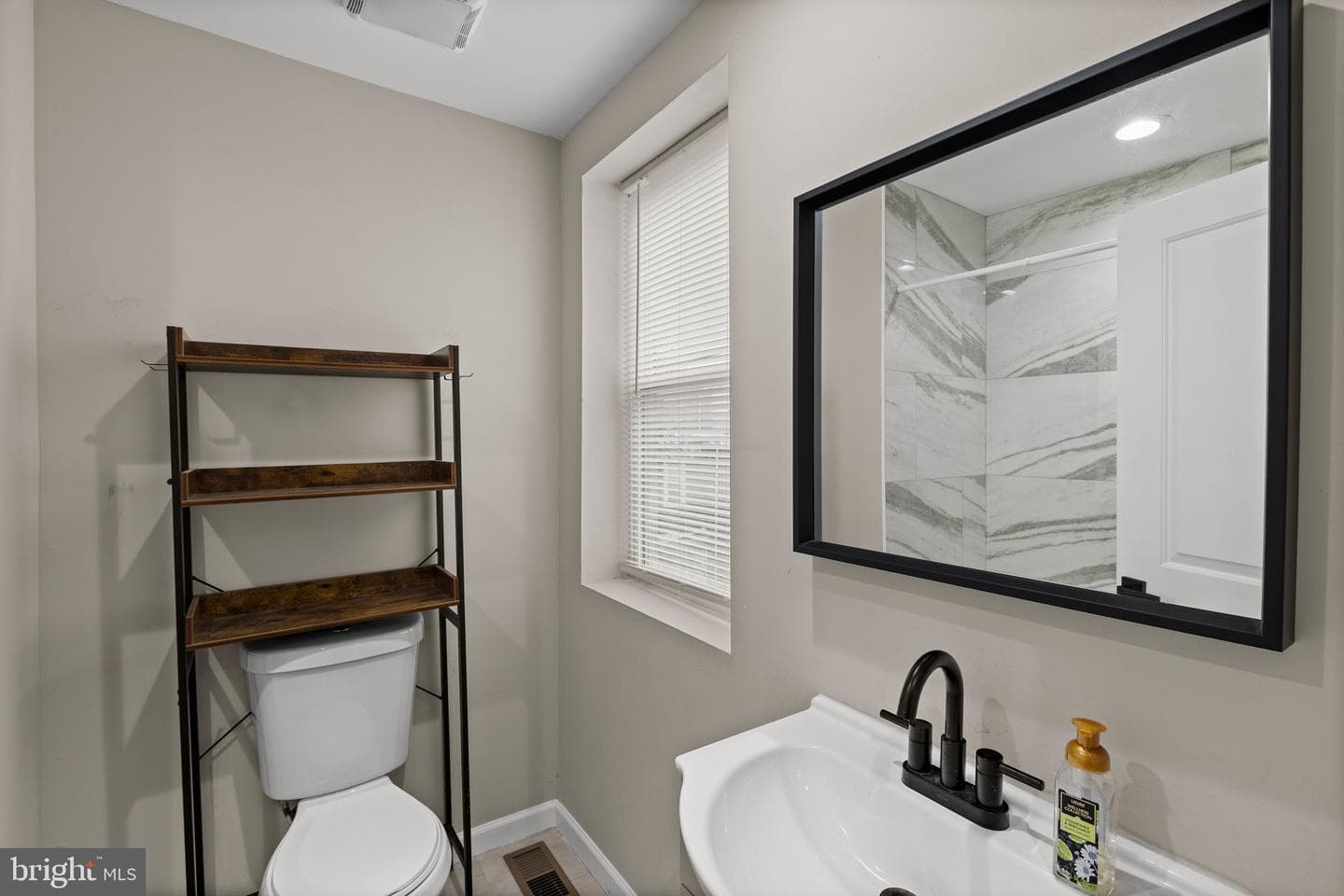 1416 N Dover Street photo 22
