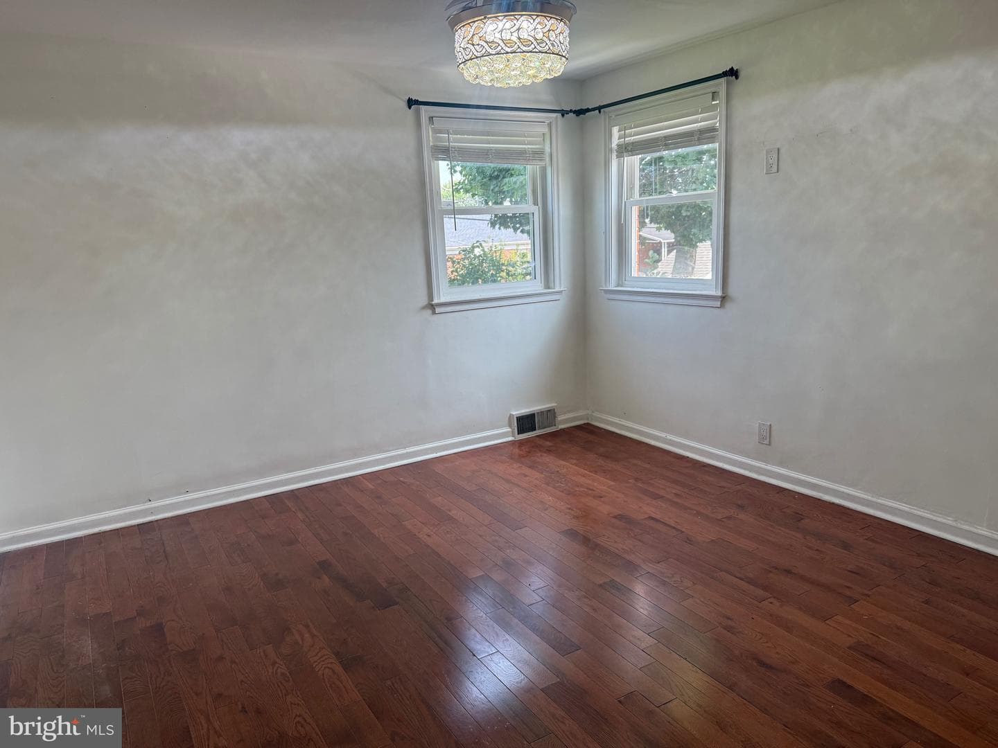 7708 Lister Street photo 17