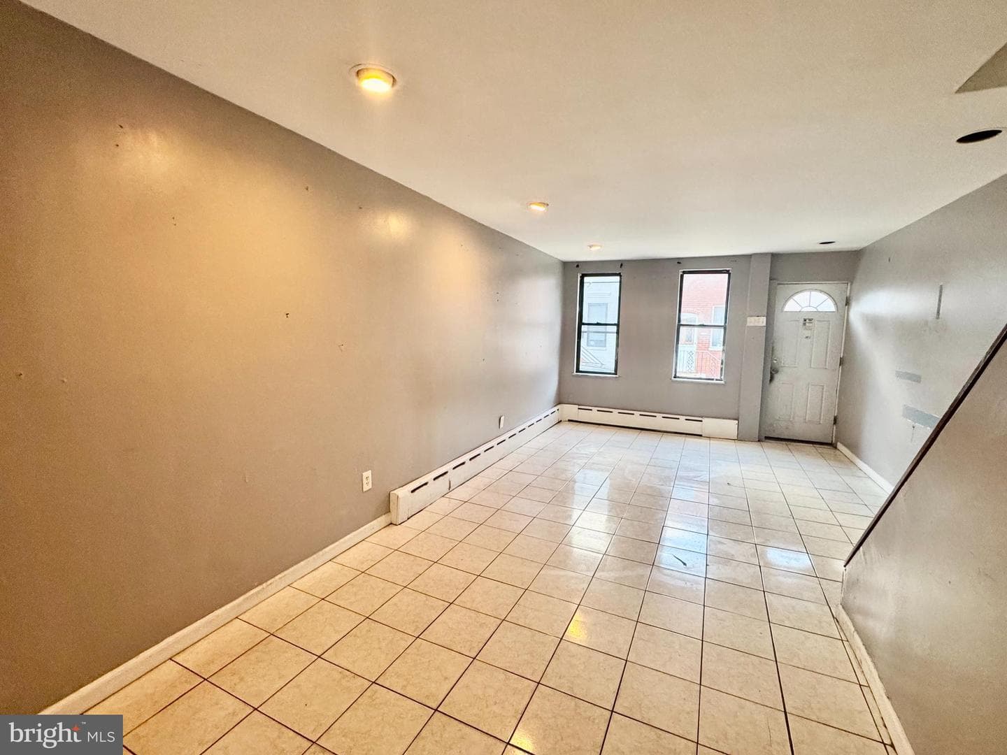 913 Dudley Street photo 3