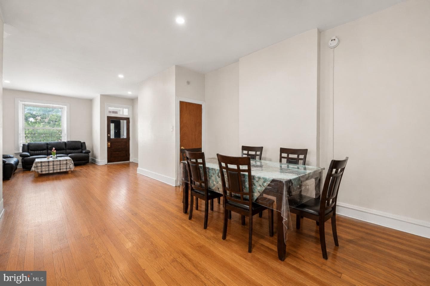 4438 Ludlow Street photo 14