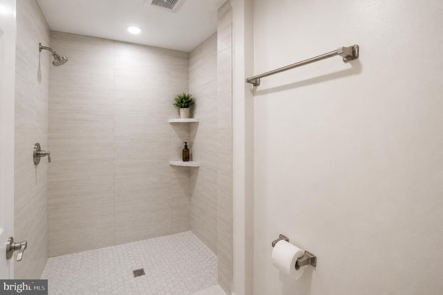 4438 Ludlow Street photo 20