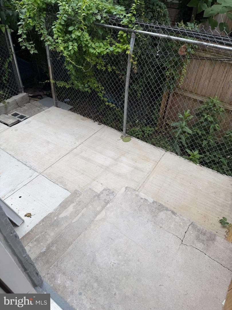 2512 W Somerset Street photo 6
