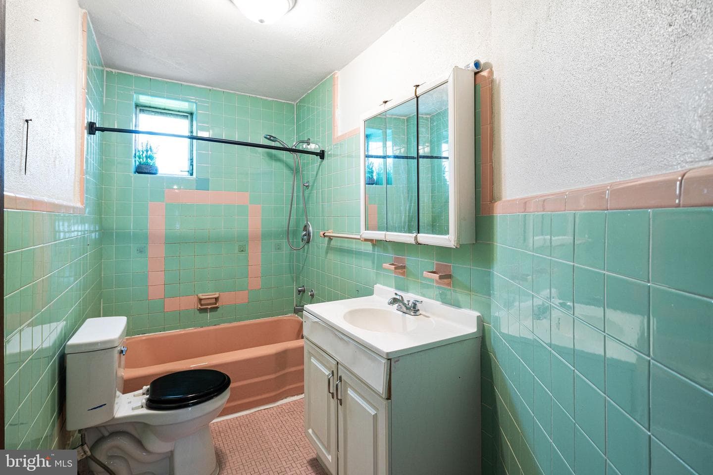 6217 Grays Avenue photo 9